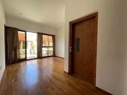 Holland Link (D10), Terrace #602884531